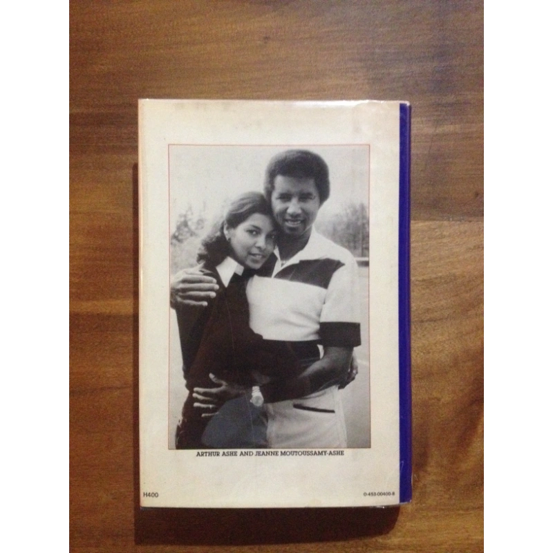 OFF THE COURT BY:  E.L ARTHUR ASHE WITH NEIL AMDUR BooksCardsNBikes
