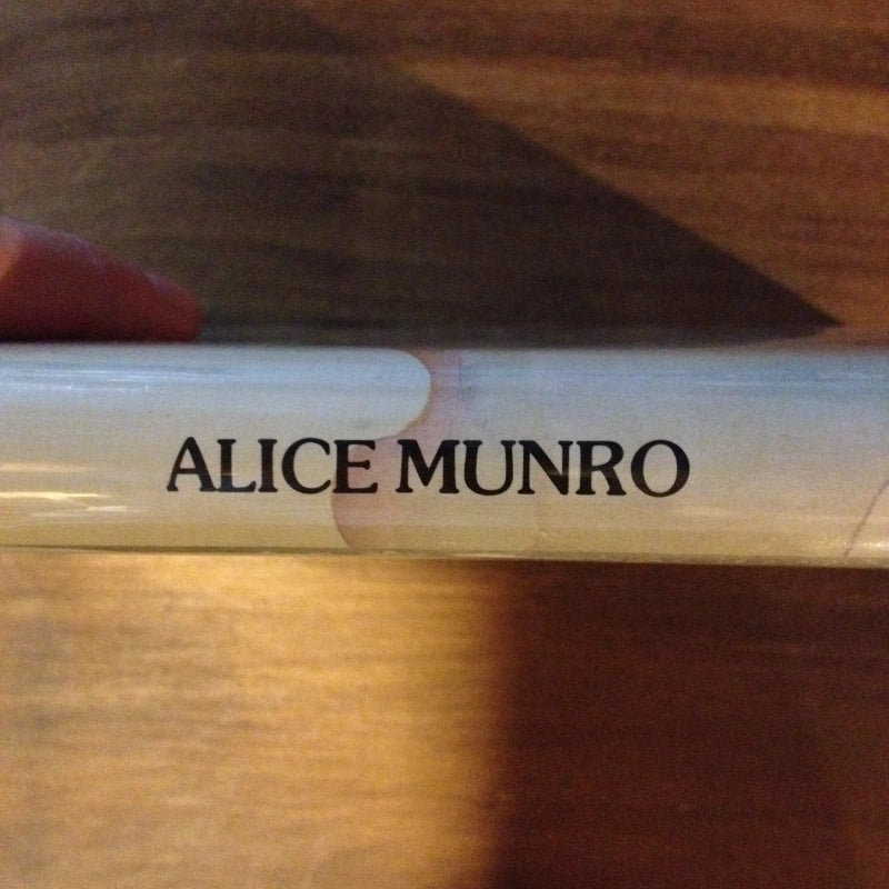 SOMETHING I'VE BEEN MEANING TO TELL YOU... 13 STORIES - ALICE MUNRO BooksCardsNBikes